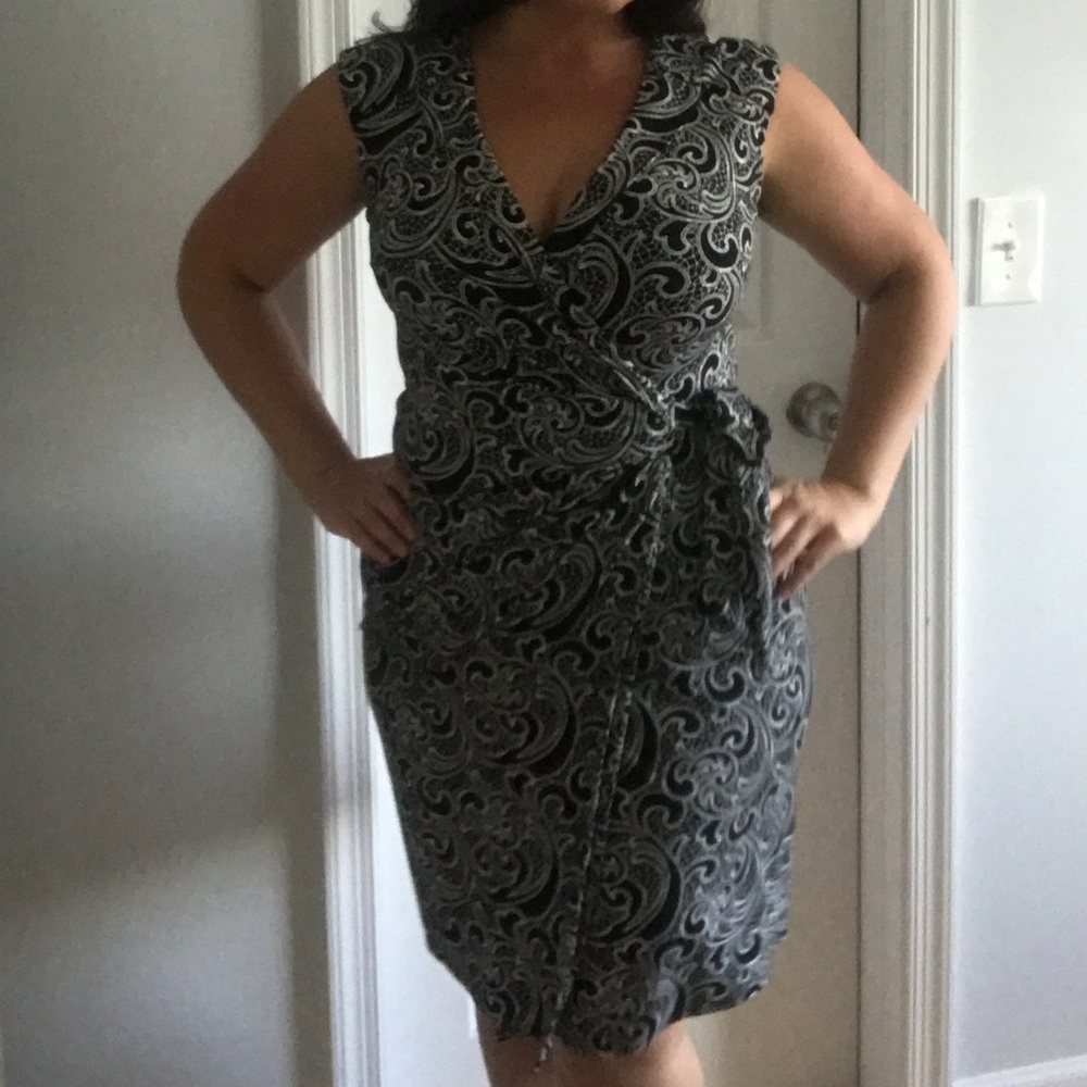 Lovely knit V-Neck Ann Taylor wrap dress